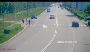 VIDEO // Femeie LOVITĂ în plin de o camionetă pe trecere