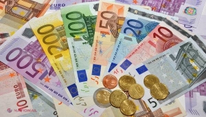 Euro continuă să se SCUMPEASCĂ