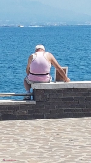 VIRAL // Imaginea răvășitoare. Ce face zilnic un bătrân din Italia