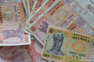 Bloomberg atestă că LEUL este una dintre cele mai TARI VALUTE din spaţiul ex-sovietic. Rubla rusească, în CĂDERE