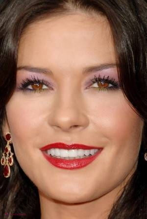 FOTO // De nerecunoscut! Catherine Zeta-Jones a exagerat cu operaţiile estetice