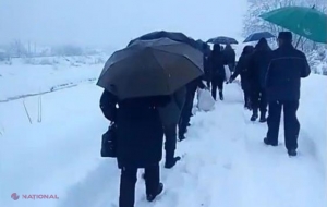 VIDEO // Incident SINISTRU în timpul unei înmormântări. Preotul: „A fost o chestie, dar nu vreau să dau detalii...” 