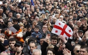În Georgia e ALTFEL: Mii de oameni au protestat la Tbilisi împotriva negocierilor dintre Guvern și „Gazprom”