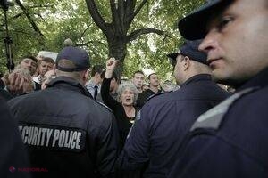 AGERPRES // Miniștrii și deputații blocați în parlamentul bulgar au fost evacuați