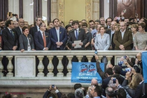 Opt foşti membri ai Guvernului din Catalonia au fost arestaţi. Mandat european de arestare, emis pe numele lui Carles Puigdemont