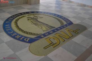 Un bărbat a mers la DNA să depună o reclamaţie cu un pistol şi trei cuţite 