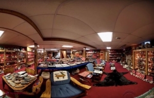 FBI a percheziţionat casa unui colecţionar de artefacte, colectate ILEGAL din toată lumea. Agenţii nu erau, însă, pregătiţi pentru descoperirea TULBURĂTOARE pe care aveau să o facă. „Pe bune, 2.000!?”