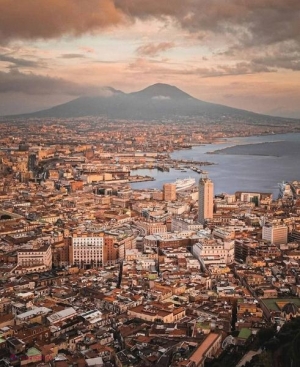 Italienii nu mai sunt obligați să poarte mască în aer liber din 28 iunie