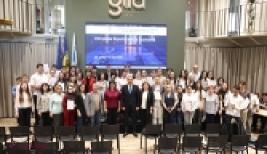 Treizeci de elevi, premiați la Olimpiada Republicană la Economie