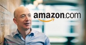 FOTO // Pentru ea a divorțat Jeff Bezos! Cum arată femeia?