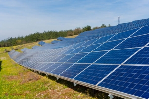 Pas important în tranziția energetică a Moldovei: centralele fotovoltaice ale investitorilor licitați au fost activate cu succes