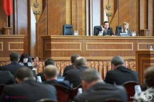 Democrații vor sesiza CC vizavi de ”bespridelul” din Parlament