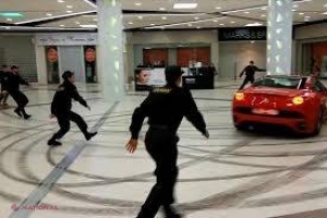 VIDEO // Tupeu uriaş pentru un fost primar RUS: a intrat să se plimbe cu un Ferrari într-un mall din Moscova