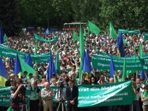 Mii de oameni vor manifesta în centrul capitalei