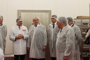 Un producător autohton de mezeluri, în ATENȚIA mai multor oficiali europeni