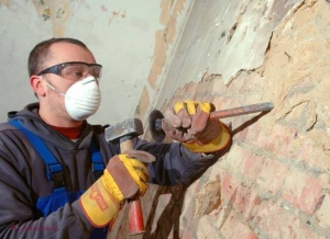 Descoperirea care i-a schimbat viața. Ce a găsit un muncitor pe șantier  