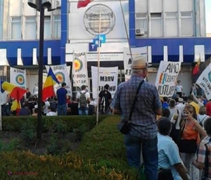 Protest UNIONIST la „Teleradio Moldova”.  „Jos Cenzura!”