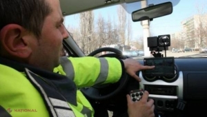 VIDEO // Inconştienţă! Un tânăr s-a filmat în timp ce zbura pe autostradă