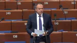 S-au schimbat rolurile. Candu s-a plâns la APCE pe actuala guvernare și a cerut Consiliul Europei să urmărească atent situația din R. Moldova. „Există riscul ca actuala guvernare să devină un mare eșec”