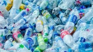 VIDEO // Au reuşit să TRANSFORME plasticul în petrol