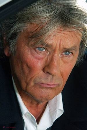FOTO // Cum arată fiica lui Alain Delon, Anouchka!