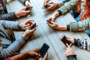 Clinică de „dezintoxicare digitală” pentru dependenții de telefoanele mobile