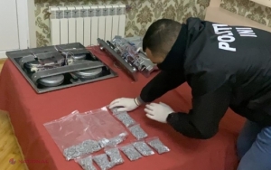 VIDEO // Mii de pastile „Ecstasy” și COCAINĂ, camuflate într-o mașină de spălat adusă din Germania. Drogurile de peste 700 000 de lei urmau să fie vândute în R. Moldova