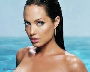 Poze în premieră! Cum arată sânii Angelinei Jolie după operația de mastectomie