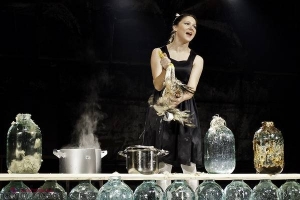Casa M: Poveşti adevărate cu căpcăuni şi Ilene