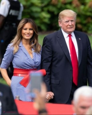 GALERIE FOTO // Melania, mai zâmbitoare și mai apropiată de Donald Trump ca oricând. Iată cum au sărbătorit Ziua Americii