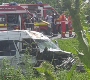 Un microbuz din R. Moldova, implicat într-un accident rutier în România: S-a lovit frontal cu un autoturism