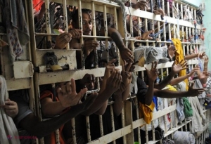 MASACRU la un penitenciar din Brazilia: Zeci de deţinuţi morţi, dintre care 16 persoane au fost decapitate