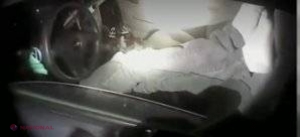 FOTO // Poliţiştii au auzit dintr-o maşină o voce ce striga Ajutor! Şocaţi când au văzut cine era la volan