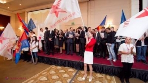 Socialiștii și-au adus susținători în fața Palatului Republicii
