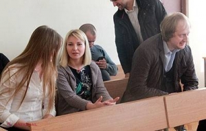 Încă trei luni de AREST pentru Vitalie Burlacu, BĂNUIT în dosarul coruperii deputaţilor