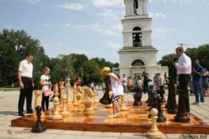 O nouă tablă de șah va fi instalată mâine într-un parc din Chișinău