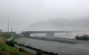 VIDEO // Momentul în care o furtună SPULBERĂ un pod rutier din Noua Zeelandă