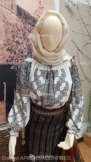 II CENTENARE: Povestea romanțată a iei, la Piatra-Neamț