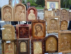 FOTO // Expoziţie de icoane realizate de deţinuţi