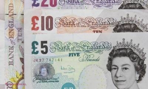 Brexit trage lira în jos: Valută britanică va ajunge egală cu euro până la sfârşitul anului viitor