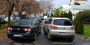  Parcarea pe trotuar ar putea fi interzisă, dacă pietonilor nu le rămân cel puţin doi metri pentru a putea trece