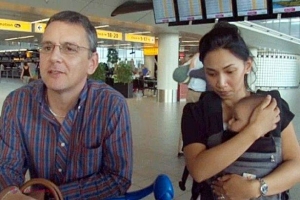 Un cuplu britanic s-a salvat în ultima clipă: NU A URCAT în avionul prăbușit