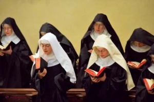 Două CĂLUGĂRIŢE, prinse după ce au furat o jumătate de milion de dolari. Este SCANDALOS pe ce au cheltuit o parte din bani. Ce s-a întâmplat după ce „s-au căit” pentru faptele lor