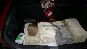 Doi hoţi, PRINŞI în flagrant delict. VEZI ce voiau să fure