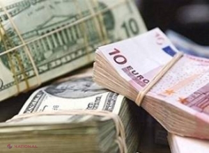 Transferurile bănești de peste hotare s-au majorat în iulie. Euro și dolarul pierd teren în fața rublei rusești