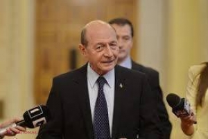 Traian Băsescu, mesaj pentru SOŢIA premierului: „Fiţi bărbată, doamna Grindeanu! Dacă aveţi nevoie de curaj, sunaţi-o pe Maria…