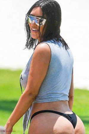 FOTO // Kim Kardashian, în bikini, fără Photoshop