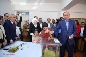 UPDATE // Turcia intră într-o nouă eră: Erdogan primeşte super-puteri după un referendum cu scor extrem de strâns şi arestări la vot
