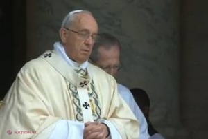 Papa Francisc vorbeşte despre femeile din viaţa sa şi mărturiseşte că a făcut terapie cu un psiholog: Sunt ca într-o cuşcă la Vatican