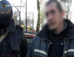  Trei hoți, REȚINUȚI după ce au spart peste 20 de mașini